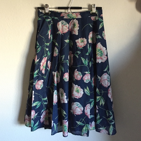 Below Knee Flowing Peony Skirt