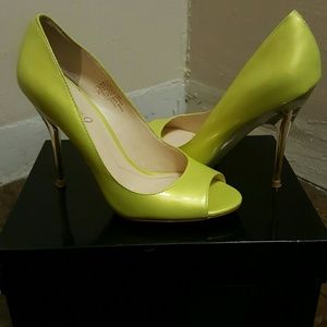 Boutique 9 neon yellow shoe -