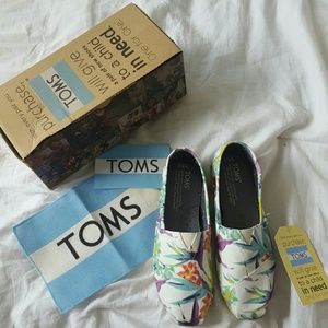 TOMS Classics White Birds of Paradise size 5.5