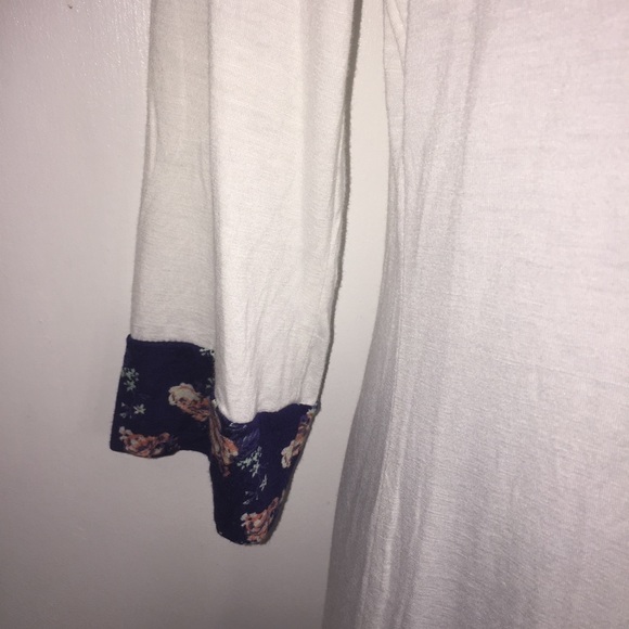 NWT super cute zippered top. - Picture 3 of 4