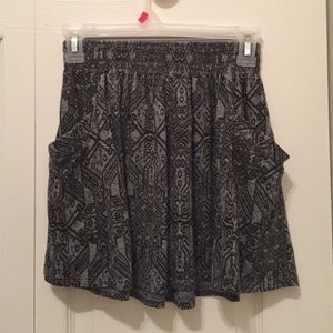 Grey patterned mini skirt