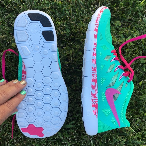 Nike Shoes - NWOB 🌺 NIKE FREE RUN 5.0 SZ 8.5w / 7y