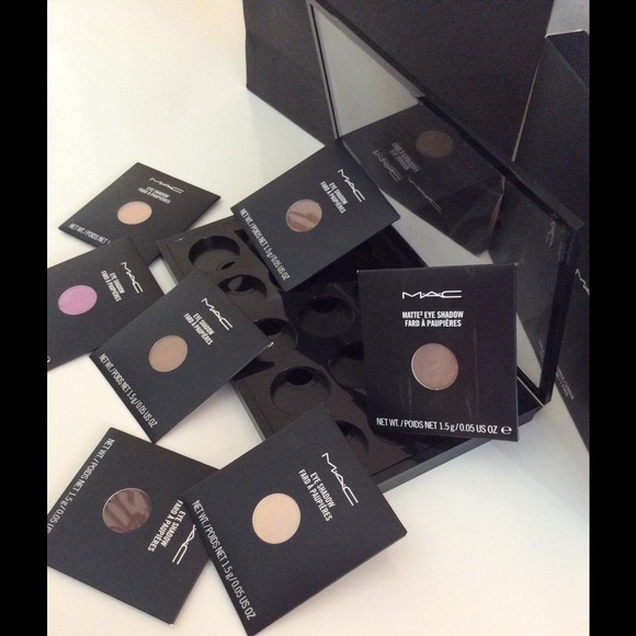 MAC Large Palette + 7 Eye Shadows + Insert x15