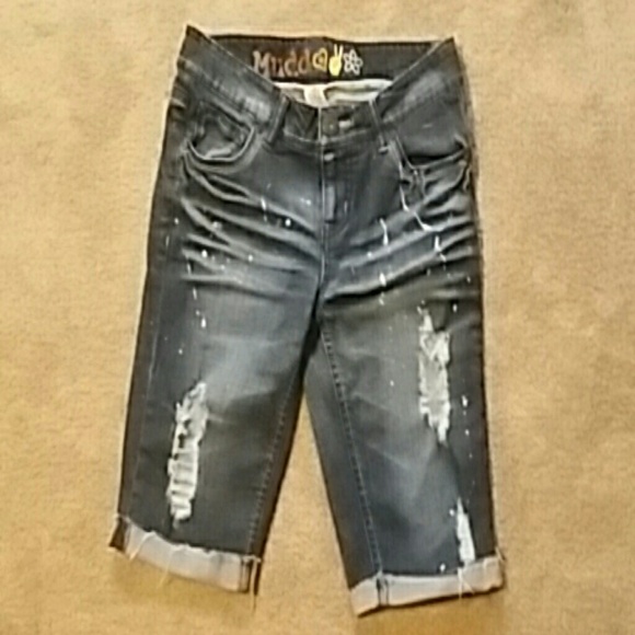 DiSTRESSED JEAN SHORTS - Picture 1 of 3