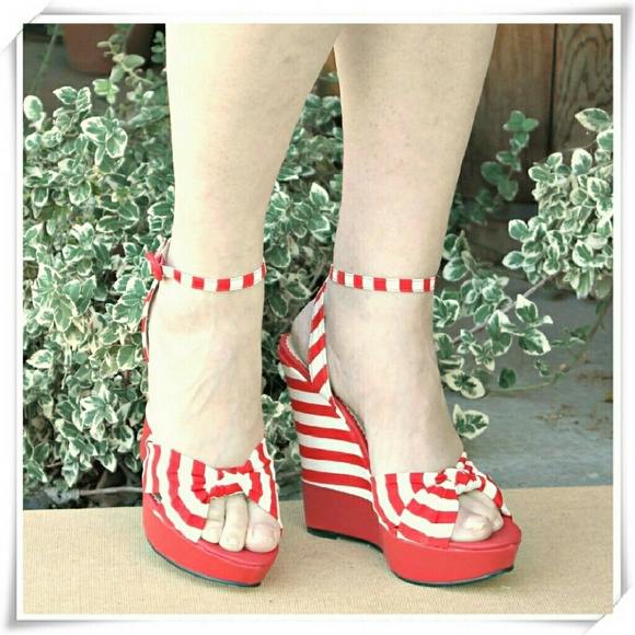 Shoe Dazzle Shoes - Margee wedge sandals NWOT