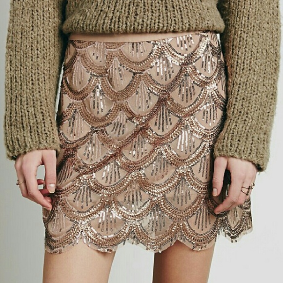 Free People Dresses & Skirts - NWOT Free People Tan Sequin Scallop Mini Skirt XS