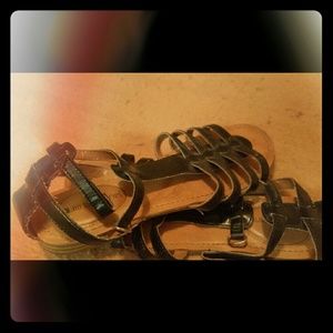 No boundaries sandal. Worn a couple times. $5.00.