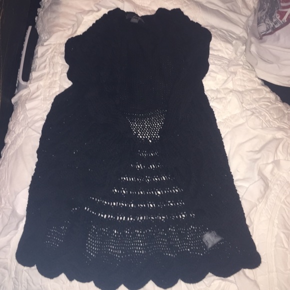 Black knitted vest