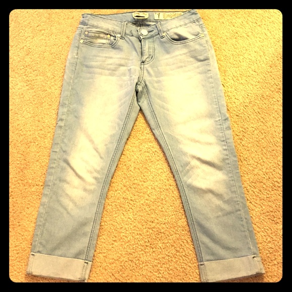 Stretchy skinny Capri jeans