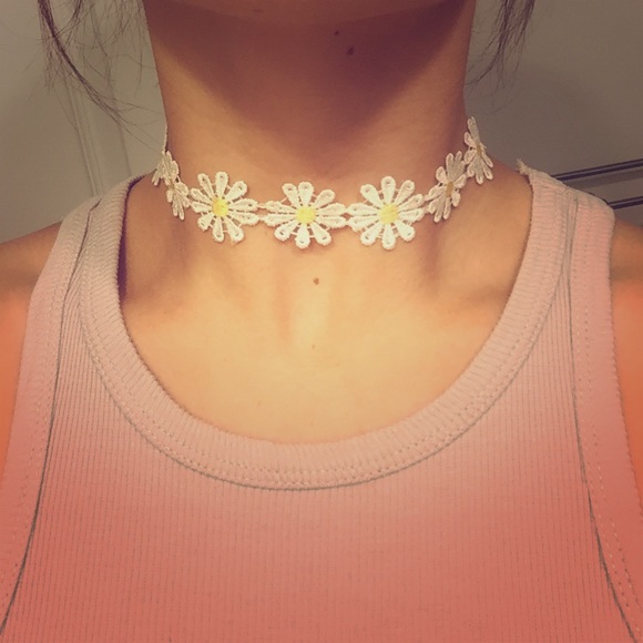 Jewelry - Daisy flower choker