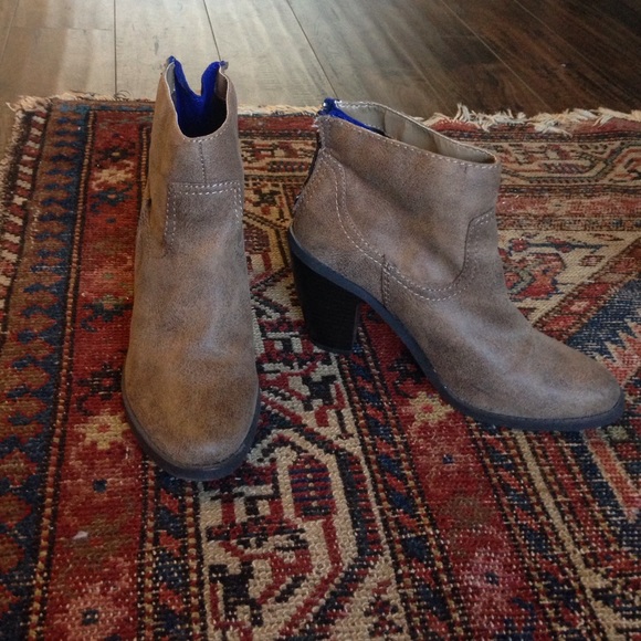 Heeled boots