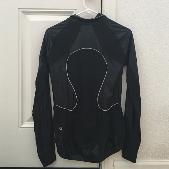 SOLD tr@desy Lululemon Black Jacket size 6 - Picture 3 of 3