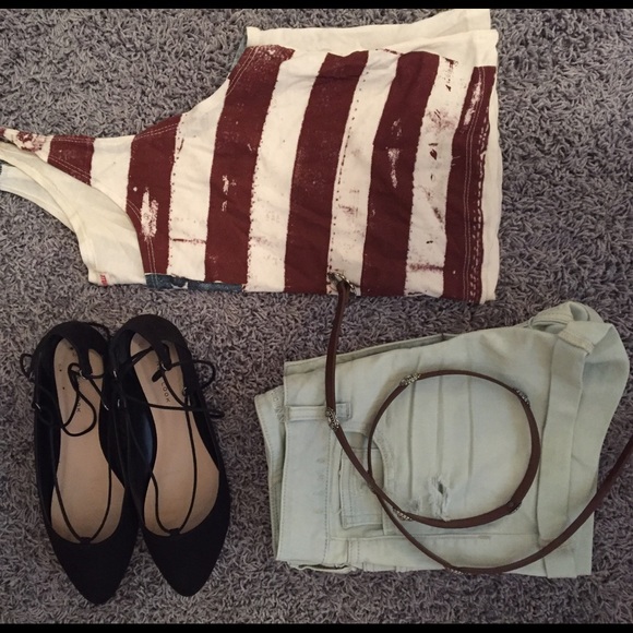 RARE👑 Brandy Melville tank top - Picture 2 of 2