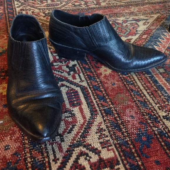 Low ankle boots