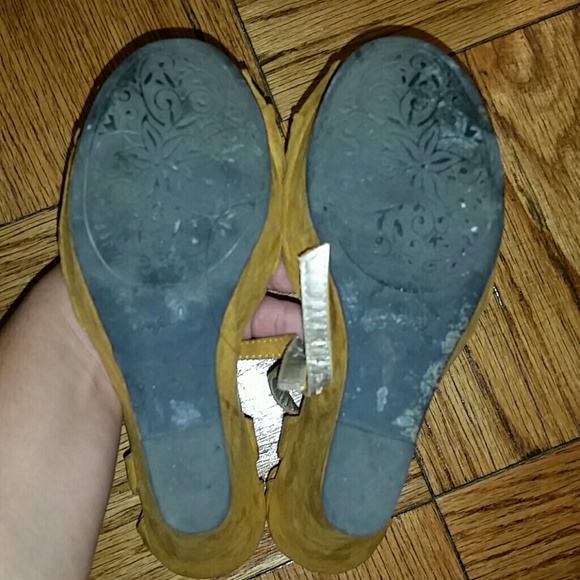 Mustard colored wedges - Picture 3 of 4