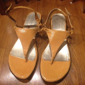 Yellow mustard cute NWOT sandals