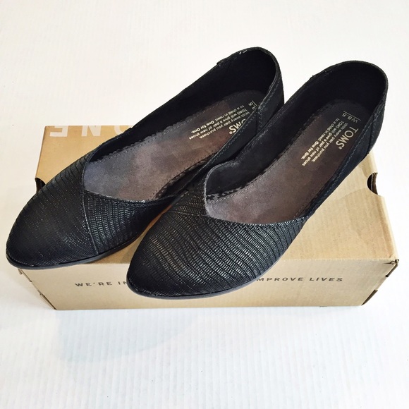 NWB Tom's Black Jutti Flats