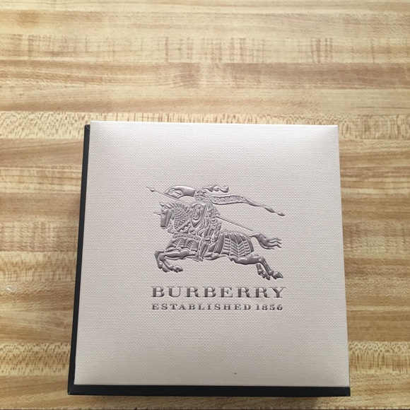 Burberry BU9006 Unisex Watch - Picture 3 of 3