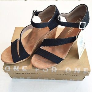 NWB Tom's Black Clarissa Wedges