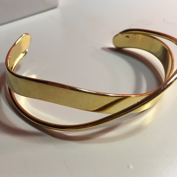 Two Golden Bracelets - Picture 2 of 4