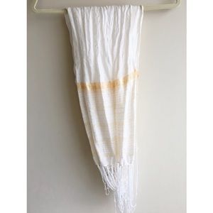 Light creamy scarf