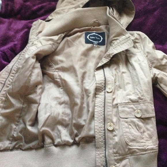 Tan jacket - Picture 2 of 3