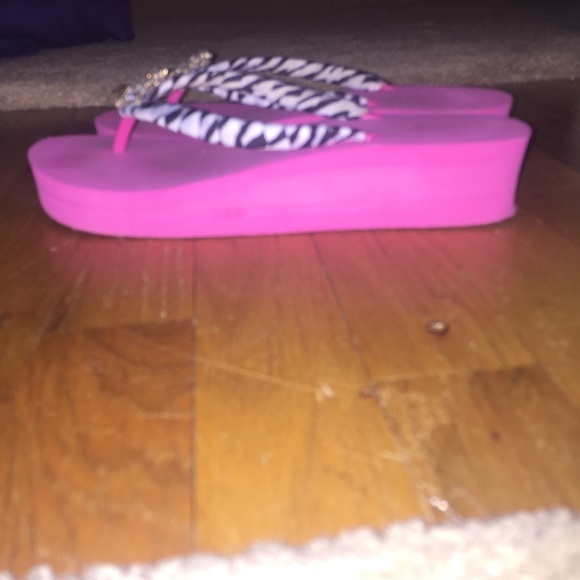 Pink platform flip flops - Picture 2 of 2