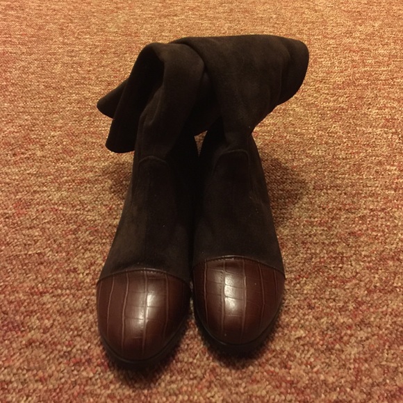 Beautiful suede boots - Picture 1 of 4