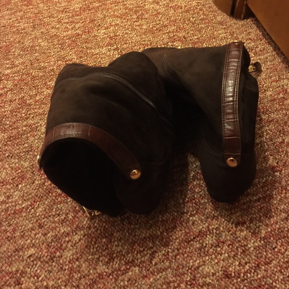 Beautiful suede boots - Picture 2 of 4