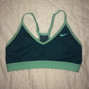 Nike sports bra green