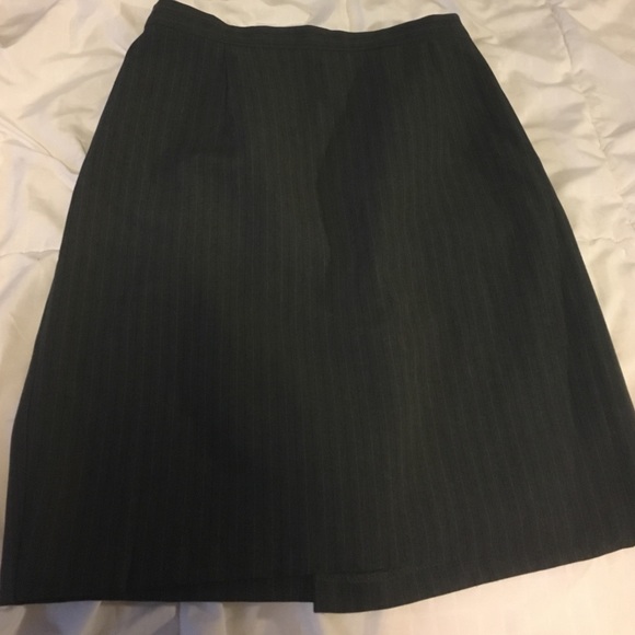 Simple grey straight skirt