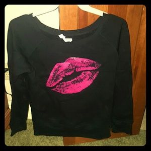 NEW Lips off-shoulder sweatshirt