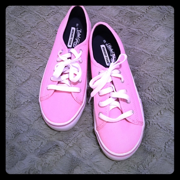 Memory foam Faded Glory Sneakers