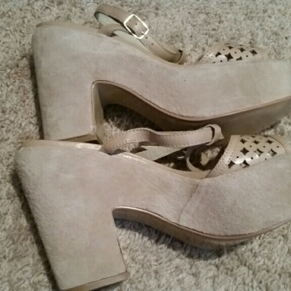 Envy platform wedge tstrap shoes-Brand New - Picture 3 of 4