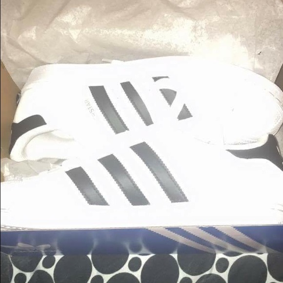 Adidas Original Women's 7.5 - Picture 2 of 2