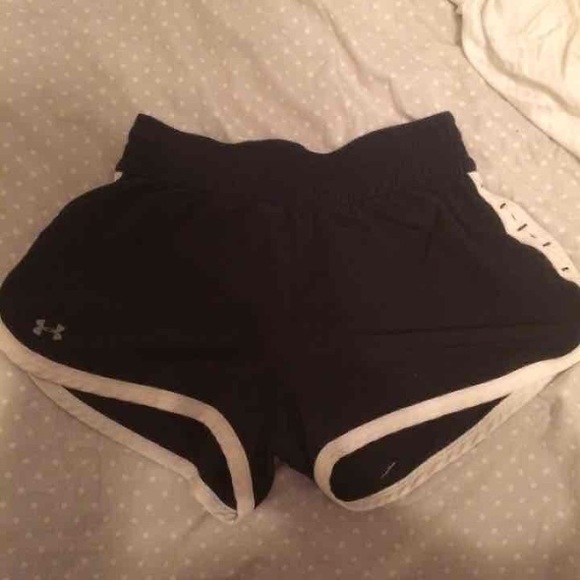 ❌❌❌ SOLD Under Armour Shorts size small - Picture 1 of 3