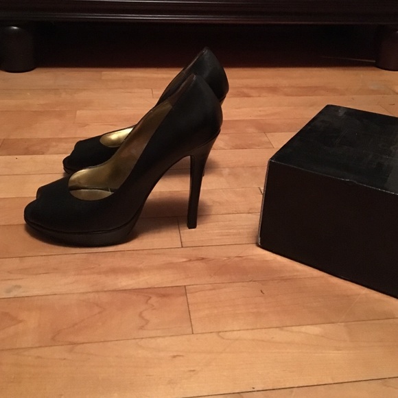 Black peep toe pumps - Picture 2 of 3