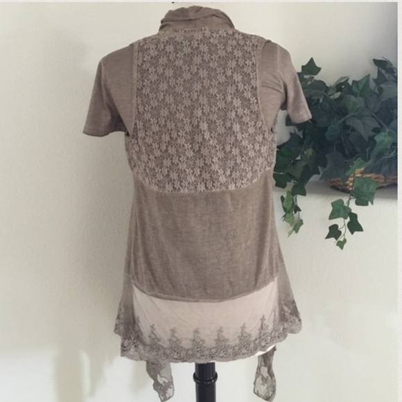 Lace Vest & Crew Neck Tee Set - Picture 3 of 4