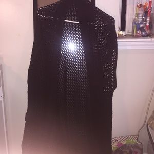 Short sleeve knitted cardigan.