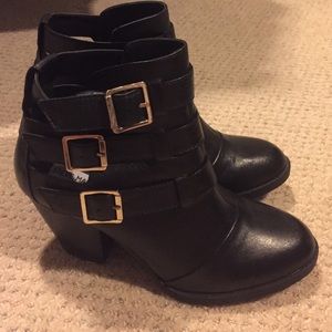 Steve Madden black booties