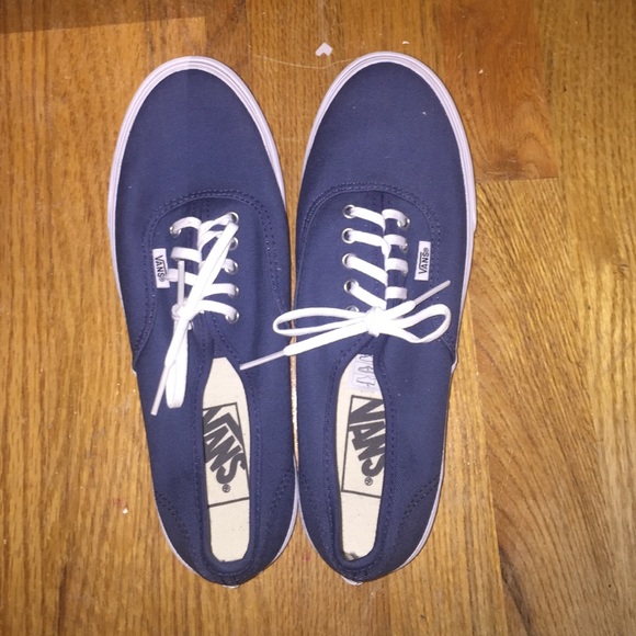 NEVER WORN. VANS
