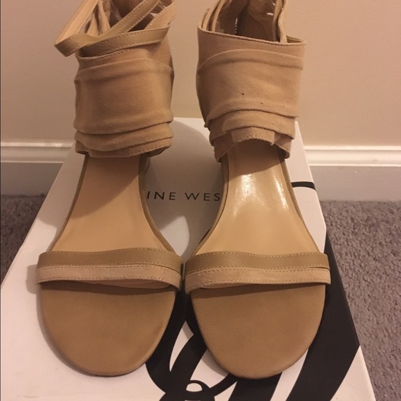 Brand new Nine West size 8 tan wedge sandals