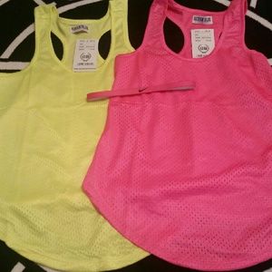 Two work out tanks and nike headband