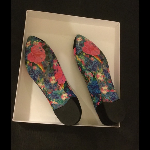 ☄HP!!☄🎨B Brian Atwood Avignon Rainbow Flats🎨 - Picture 4 of 4