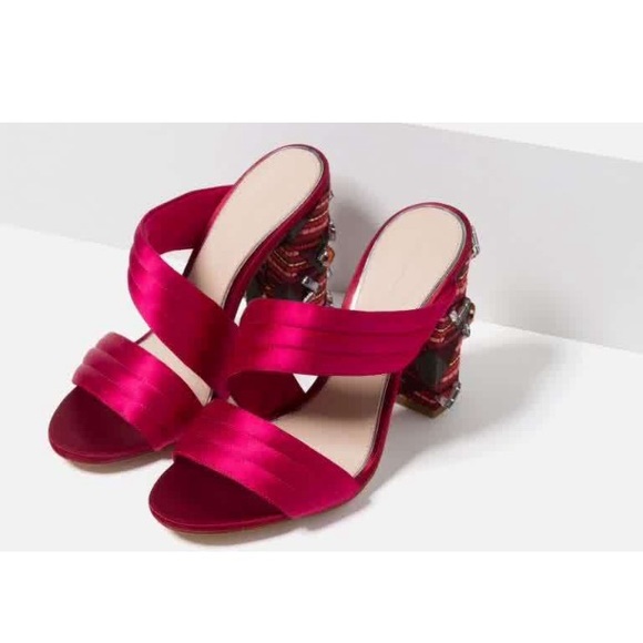 💕🎉Host Pick🎉💕NWT Zara red satin sandal - Picture 4 of 4
