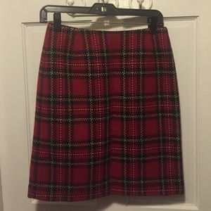 Eddie Bauer classic red plaid skirt with lining.