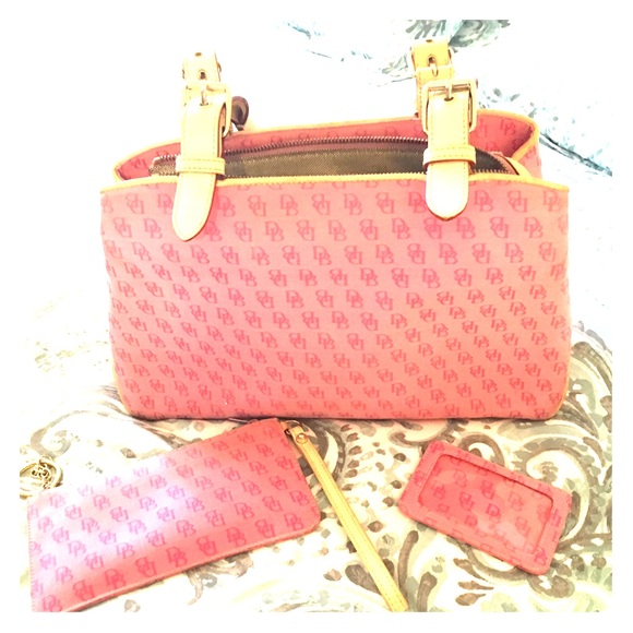 Dooney & Bourke pink purse with wristlet & ID case - Picture 1 of 3