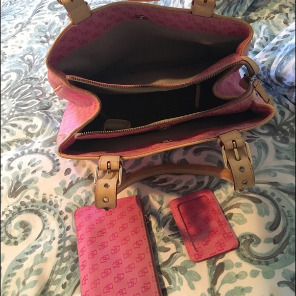 Dooney & Bourke pink purse with wristlet & ID case - Picture 2 of 3
