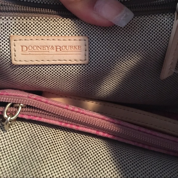 Dooney & Bourke pink purse with wristlet & ID case - Picture 3 of 3