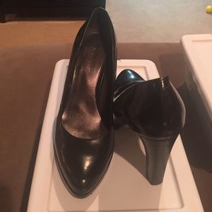 Nine West pleather pumps